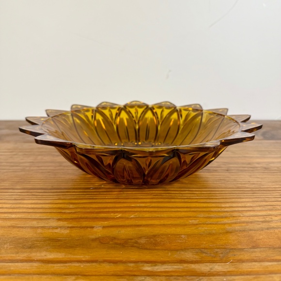 Vintage Federal Glass Petal Amber Bowl – 8" Sunflower Pressed Glass - Picture 14 of 14